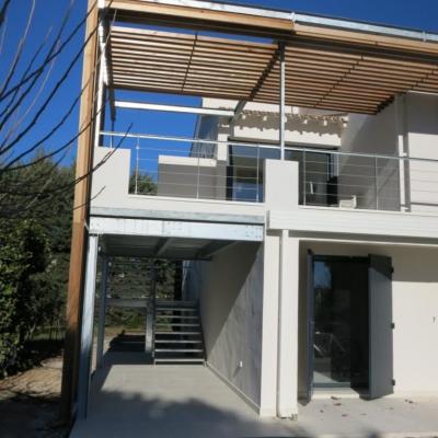 Extension terrasse d'étage pergola et escalier en métal/bois